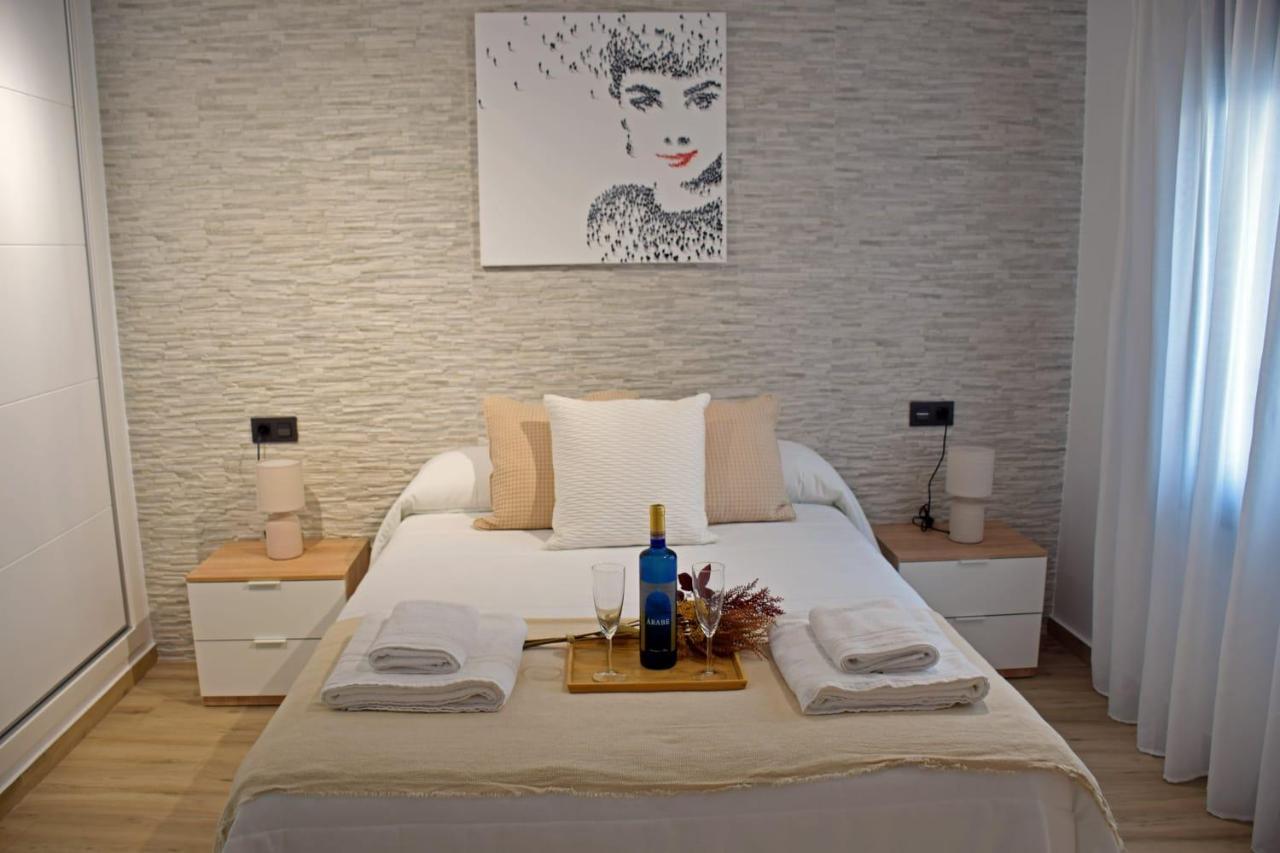 Alojamientos Lola, Suite Con Jacuzzi Беналуп-Касас-Вьехас Экстерьер фото